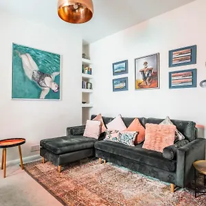 https://gorgeous-and-central-flat.brighton-hotels-england.com